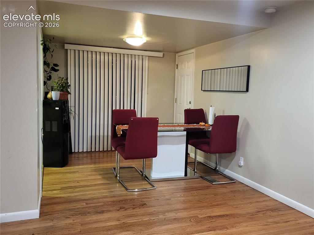 Image 7 of 19: Dining Area