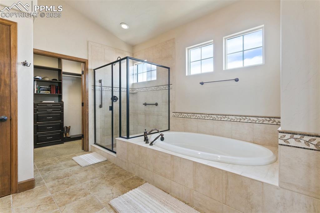 Image 25 of 47: Bathroom