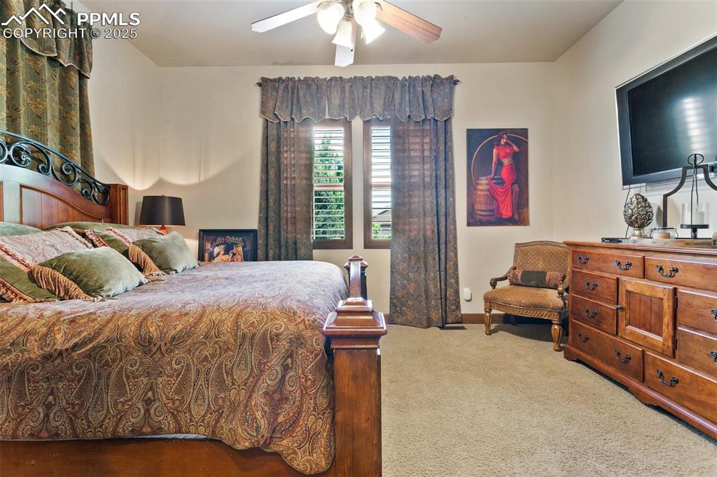 Image 26 of 47: Bedroom