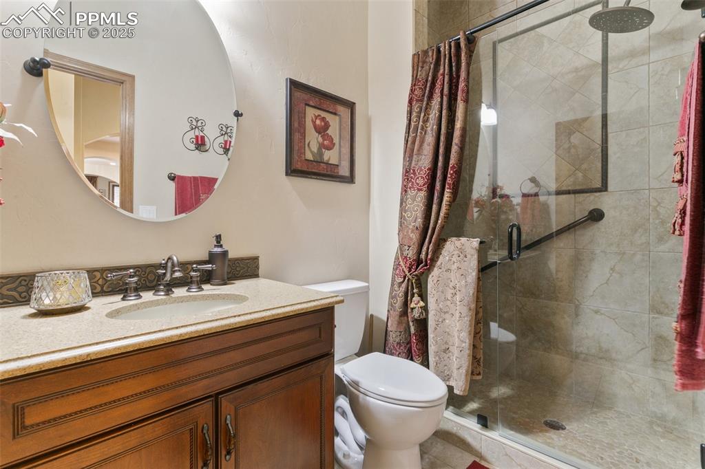 Image 27 of 47: Bathroom