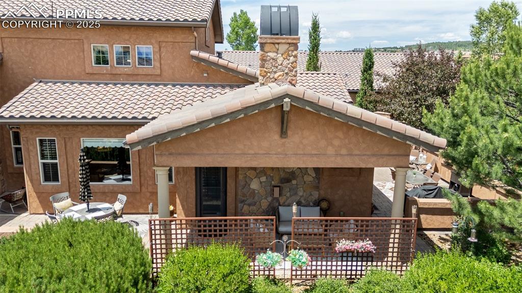 Image 40 of 47: Back of Structure