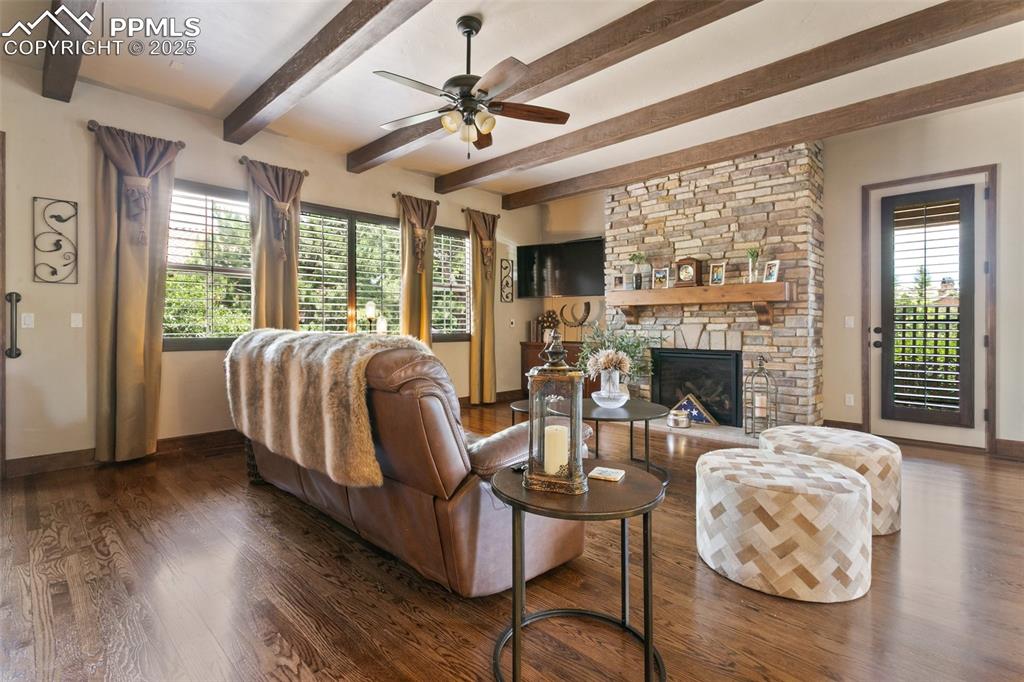 Image 7 of 47: Living Room