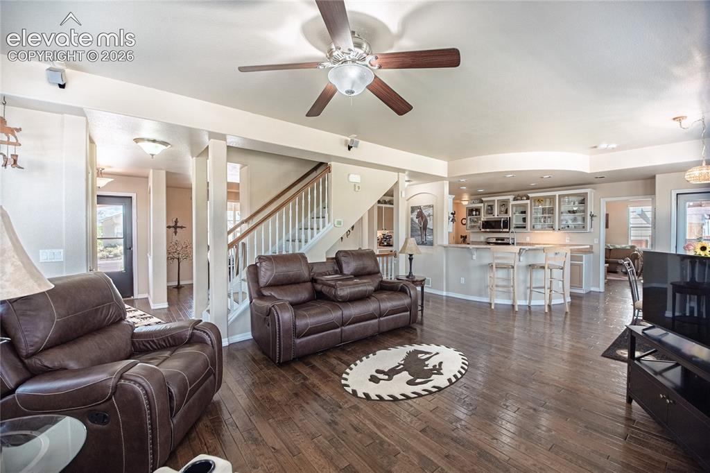 Image 10 of 50: Living Room
