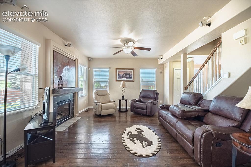 Image 12 of 50: Living Room