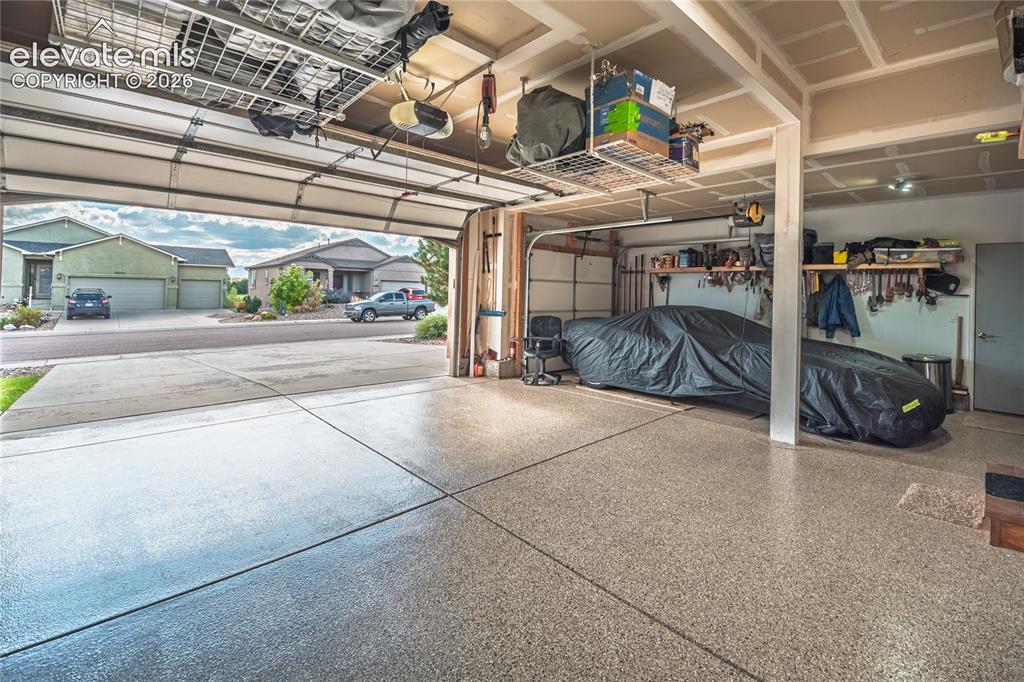 Image 49 of 50: Garage