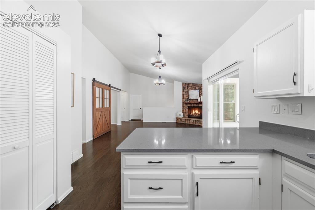 Image 11 of 27: Kitchen