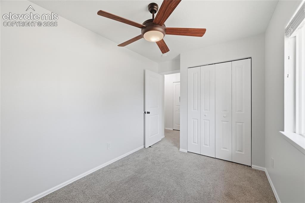 Image 18 of 27: Bedroom