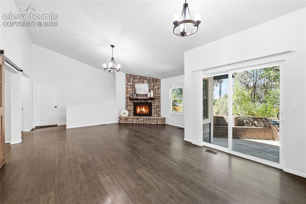 Image 8 of 27: Living Room