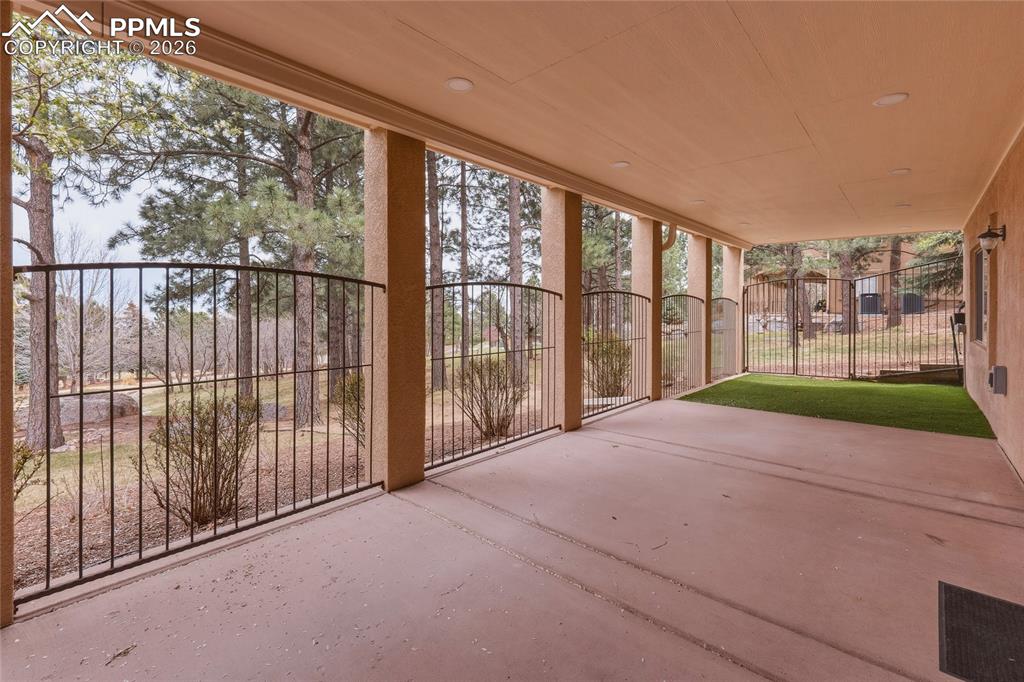 Image 10 of 50: Patio