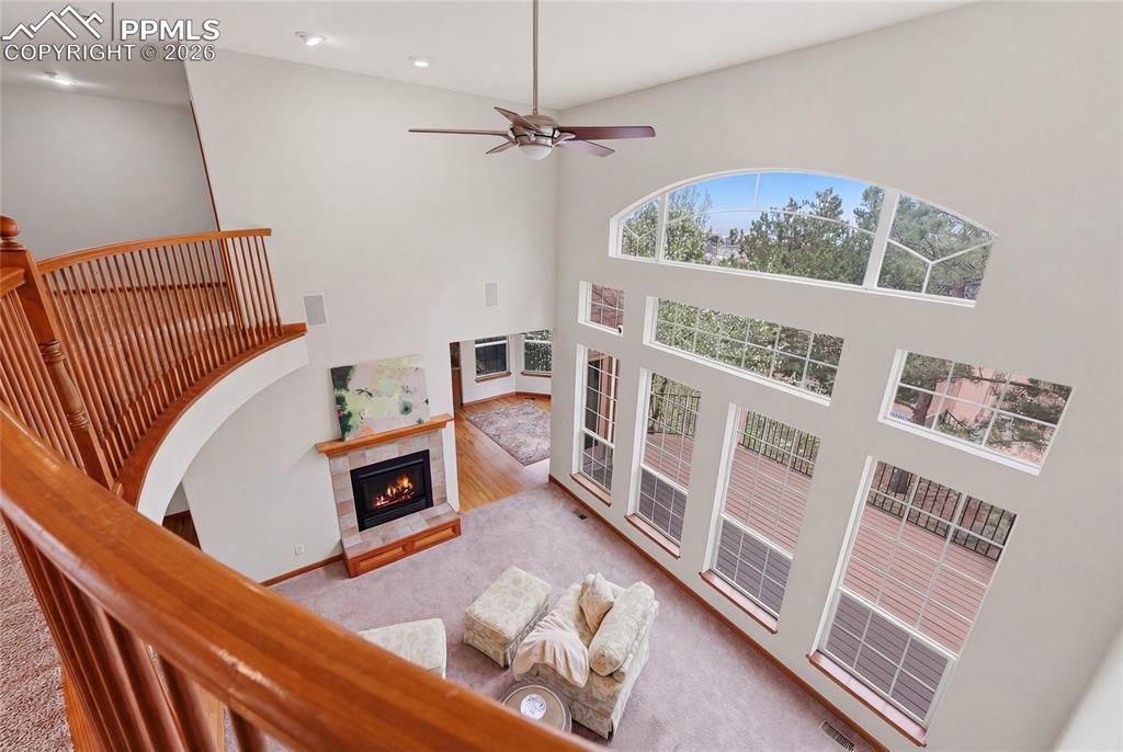 Image 19 of 50: Living Room