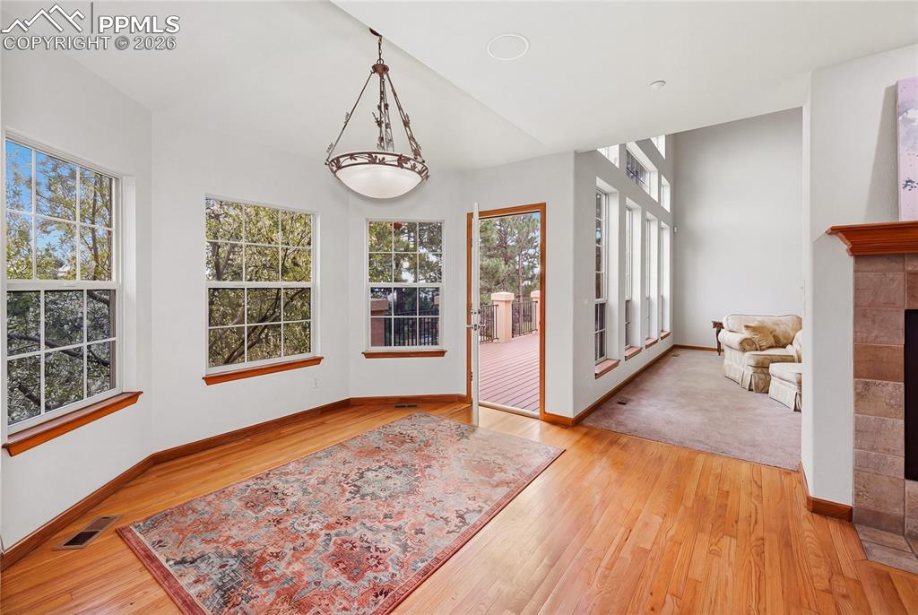 Image 21 of 50: Kitchen