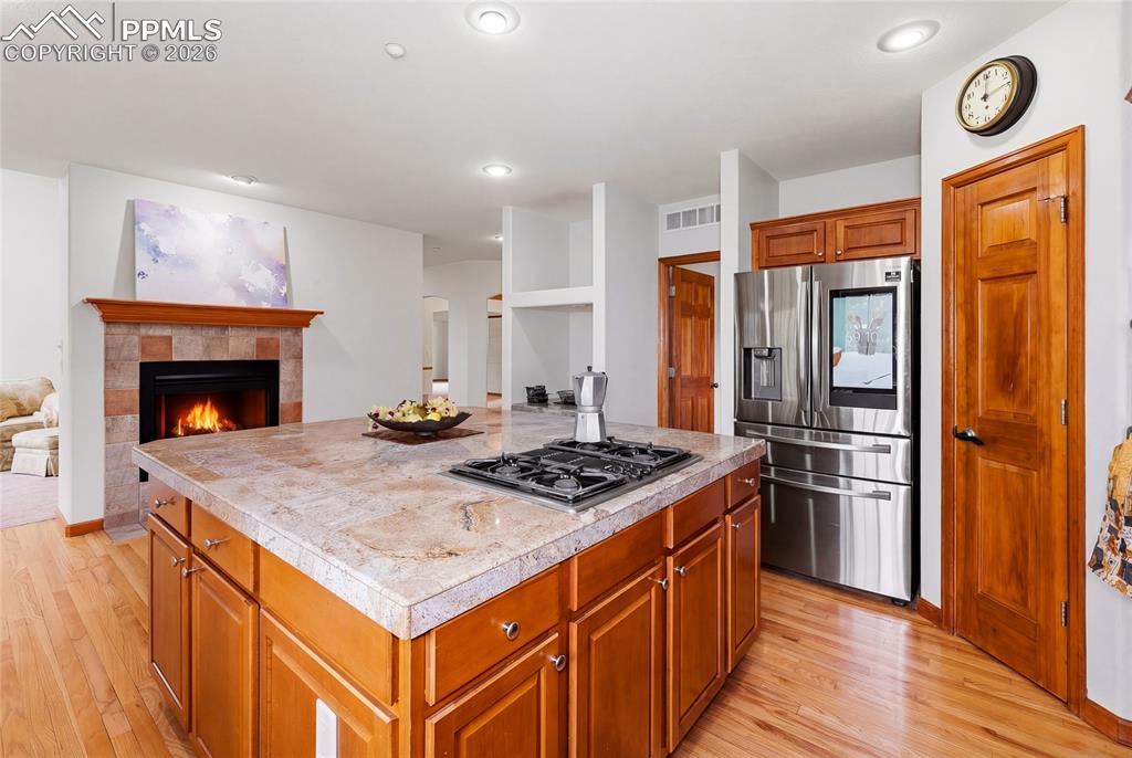 Image 23 of 50: Kitchen