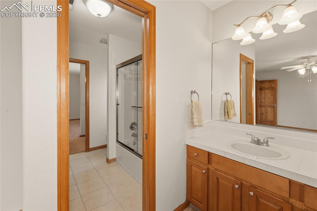 Image 44 of 50: Bathroom