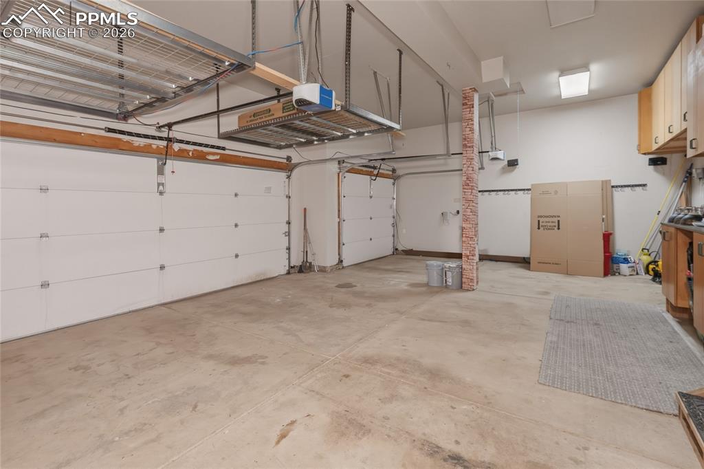 Image 47 of 50: Garage