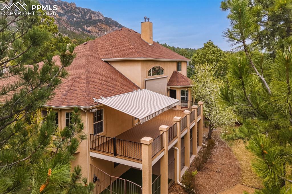 Image 8 of 50: Back of Structure