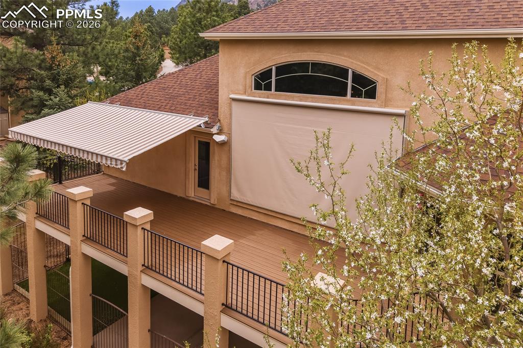 Image 9 of 50: Side of Structure