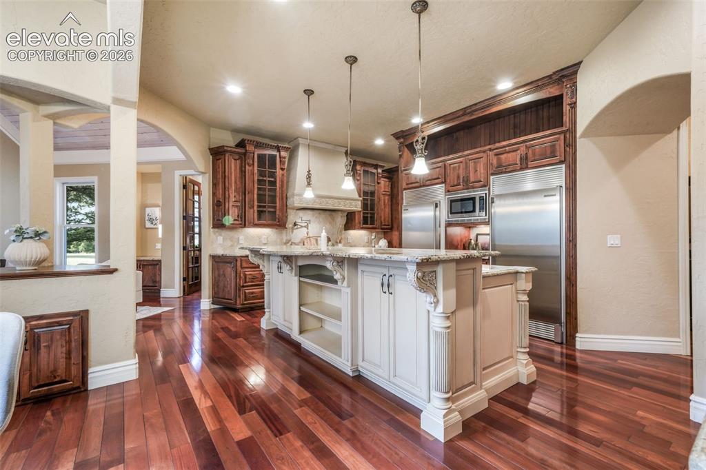 Image 15 of 50: Family Room