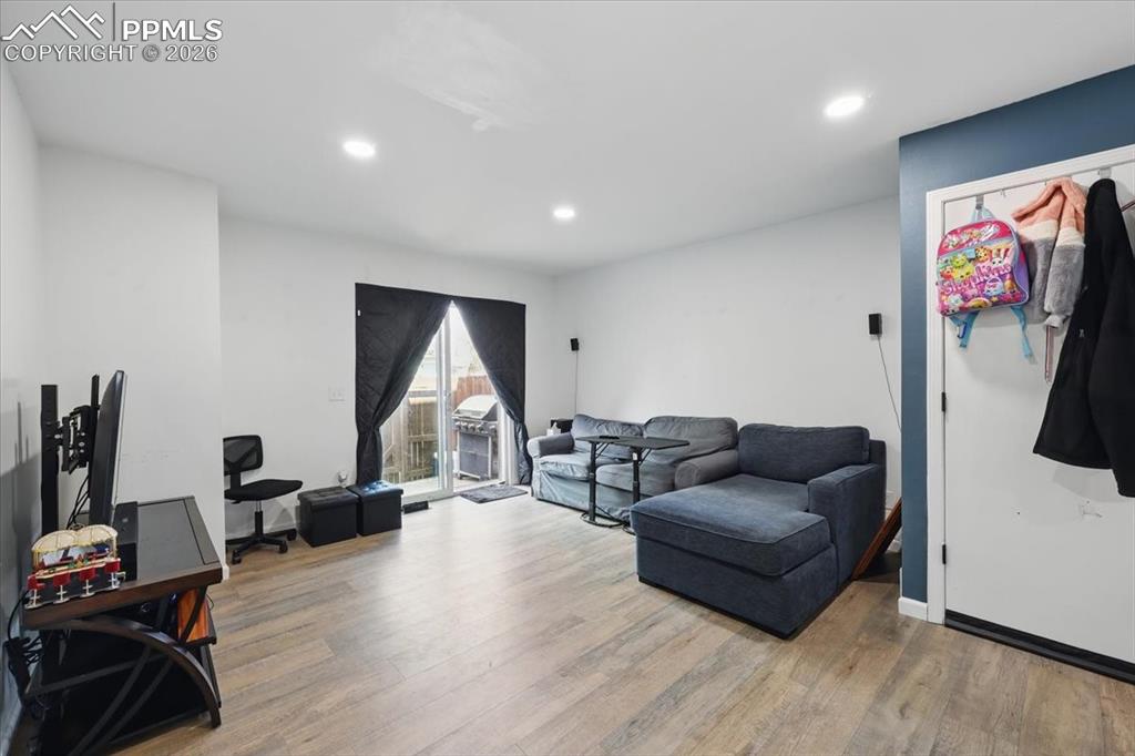 Image 16 of 20: Living Room