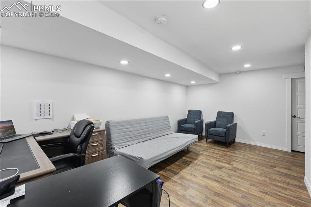 Image 4 of 20: Office