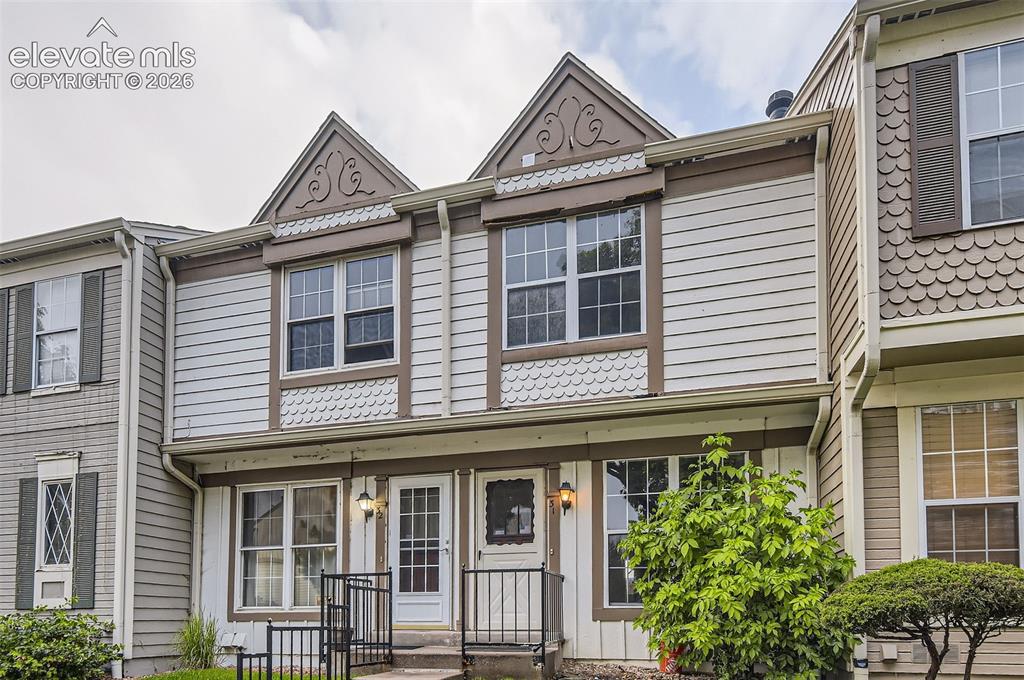Image 1 of 32: Front house