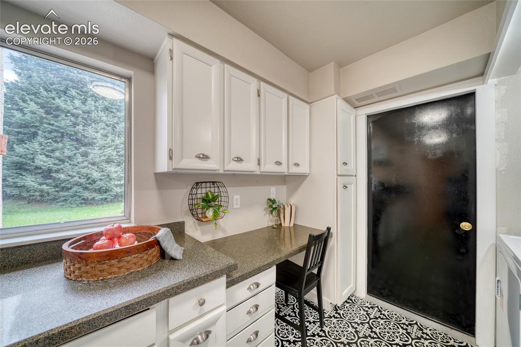 Image 16 of 29: Kitchen