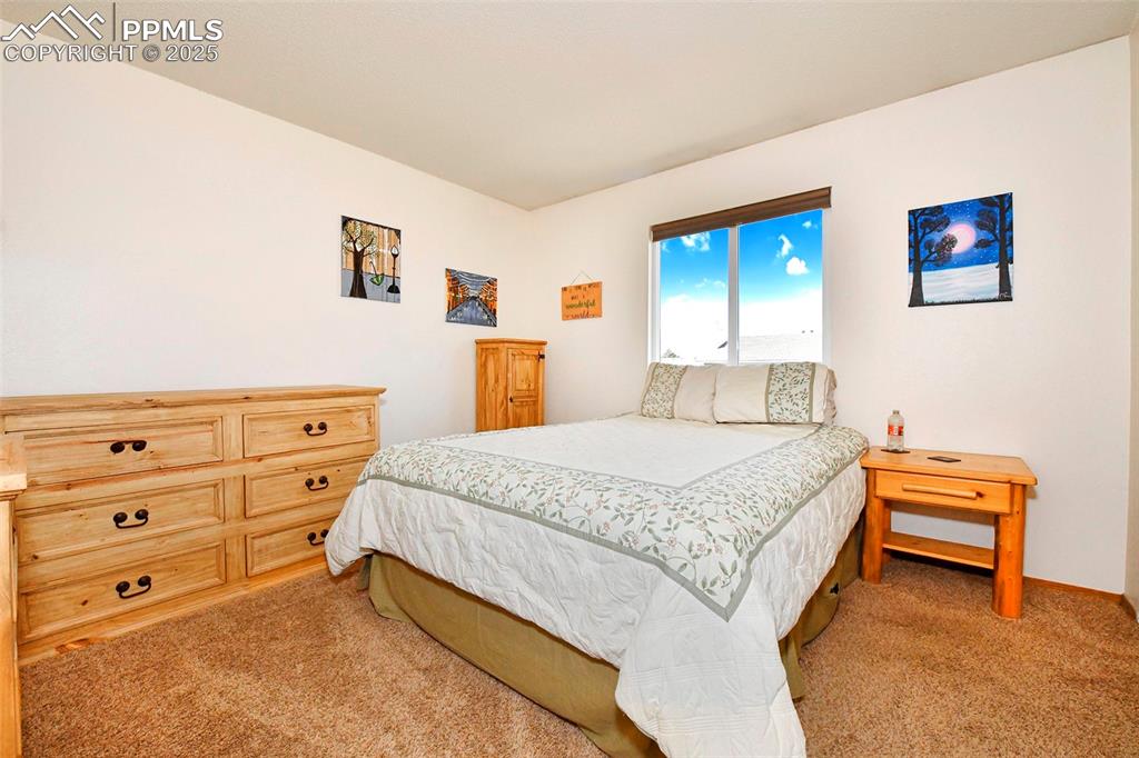 Image 10 of 15: Bedroom
