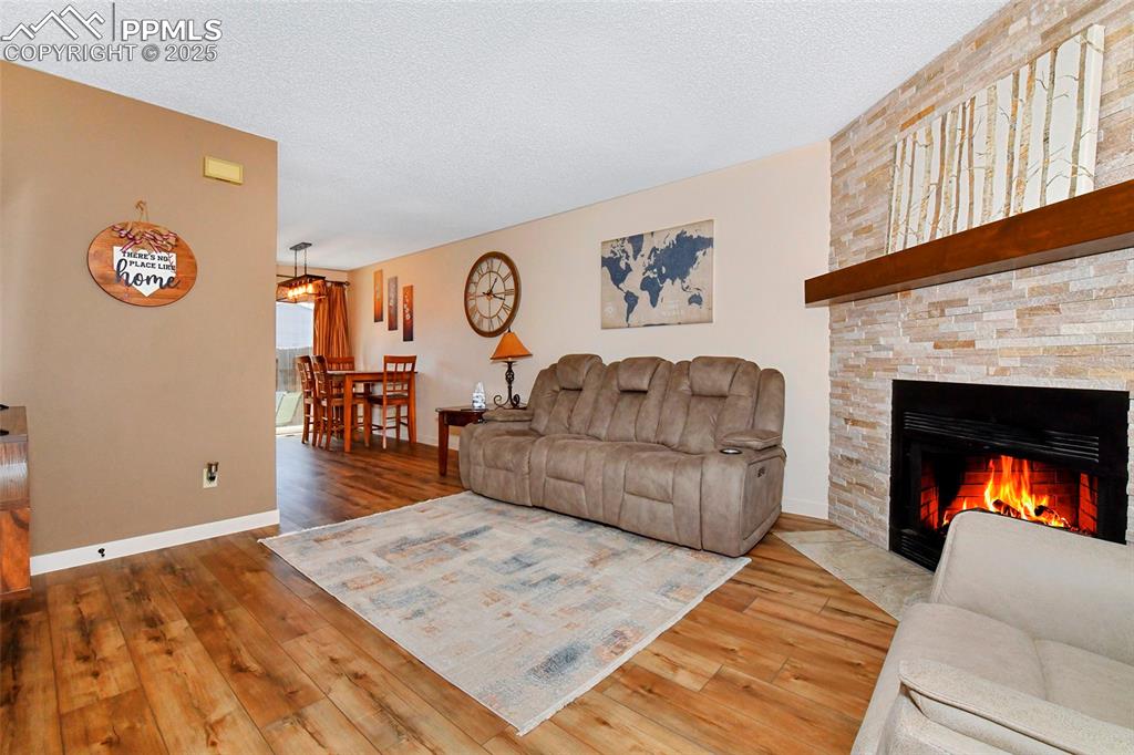 Image 13 of 15: Living Room
