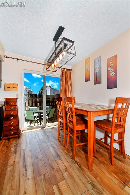 Image 3 of 15: Dining Area