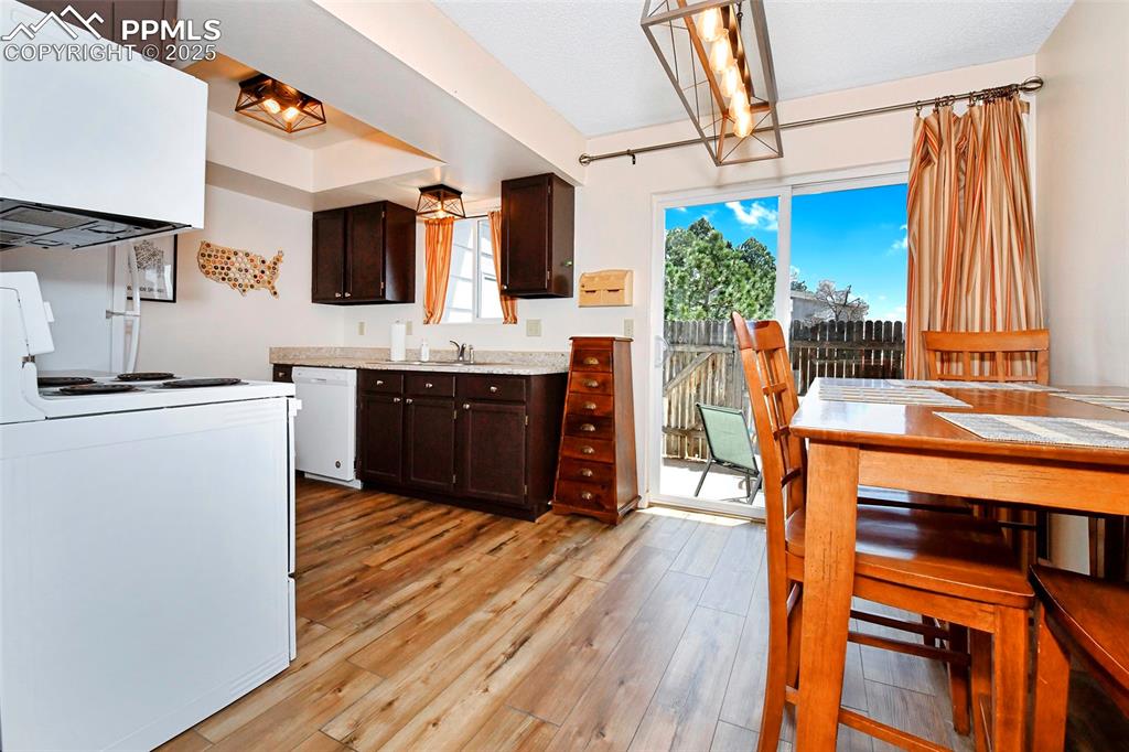 Image 6 of 15: Kitchen
