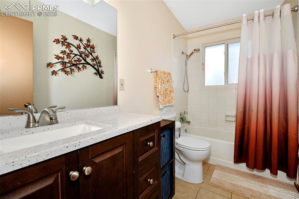 Image 9 of 15: Bathroom