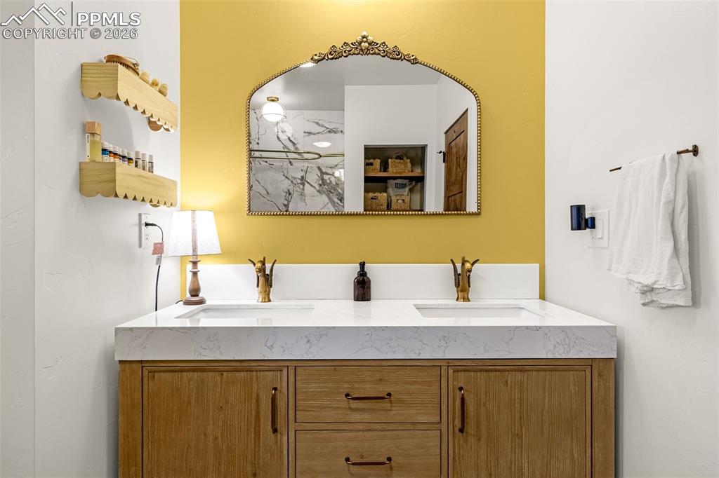 Image 21 of 43: Bathroom