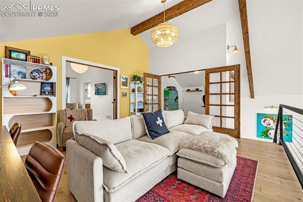 Image 34 of 43: Living Room