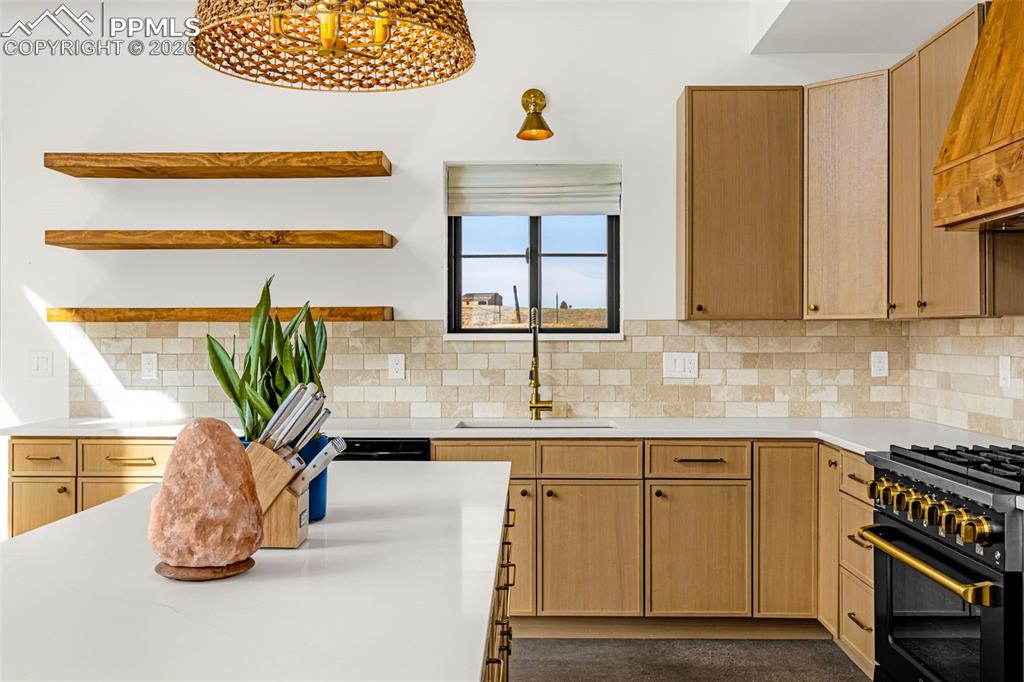 Image 5 of 43: Kitchen