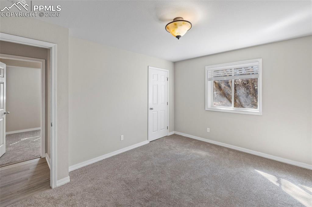 Image 32 of 50: Bedroom