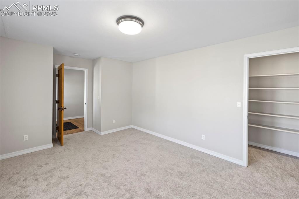 Image 4 of 50: Bedroom