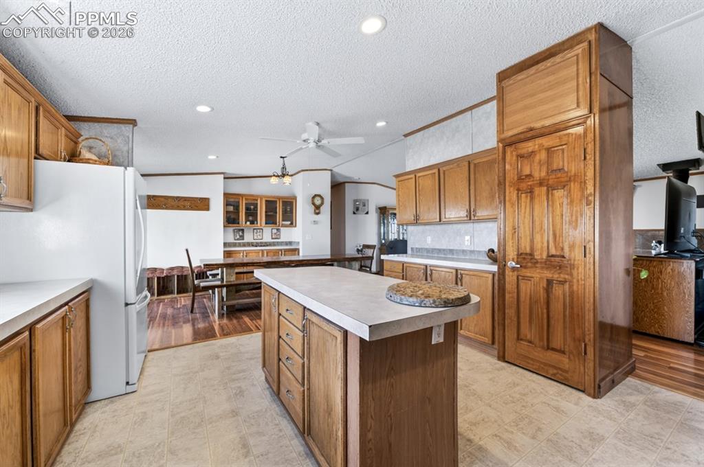 Image 10 of 42: Kitchen