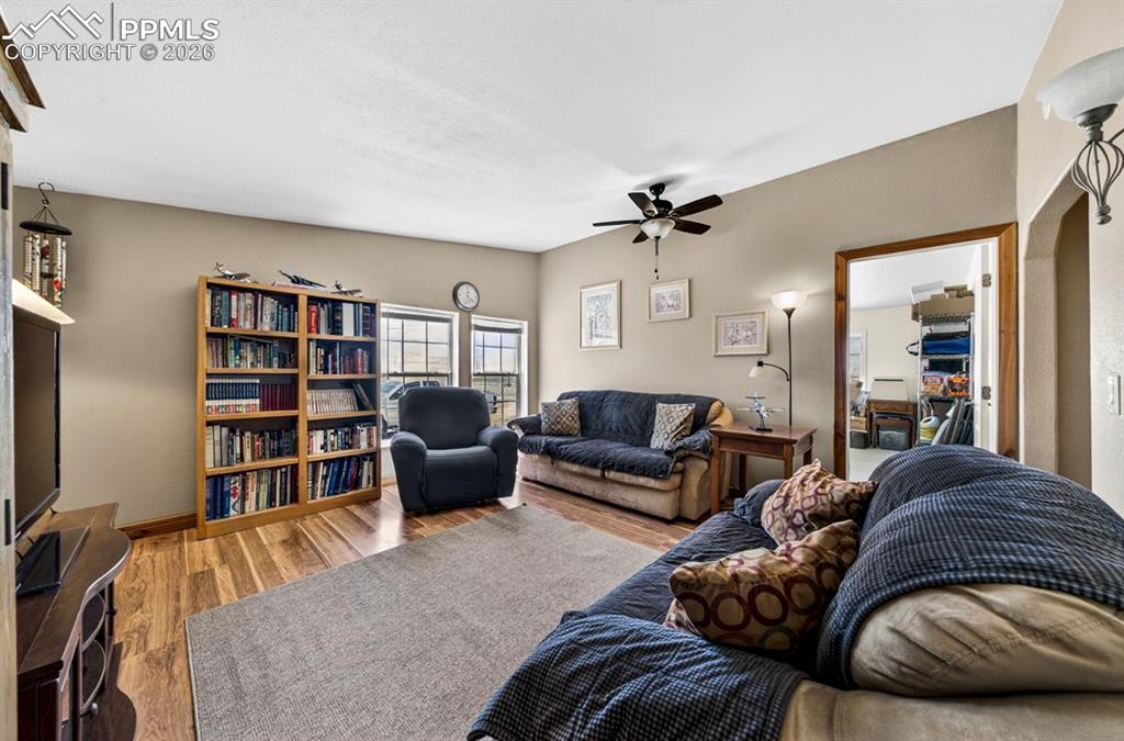 Image 23 of 42: Family Room