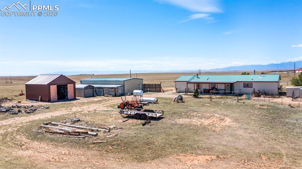 Image 40 of 42: Yard