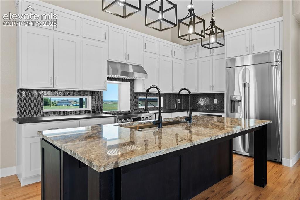 Image 6 of 13: This is the same floor plan, built by the same builder, in the same neighbo