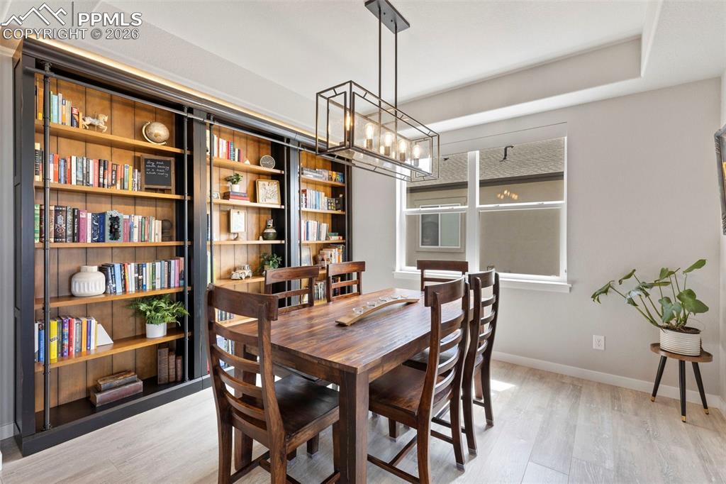 Image 17 of 48: Dining Area