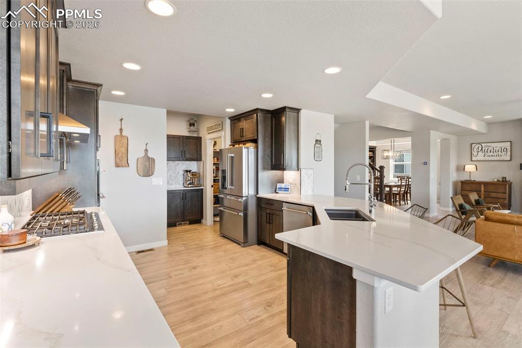 Image 19 of 48: Kitchen