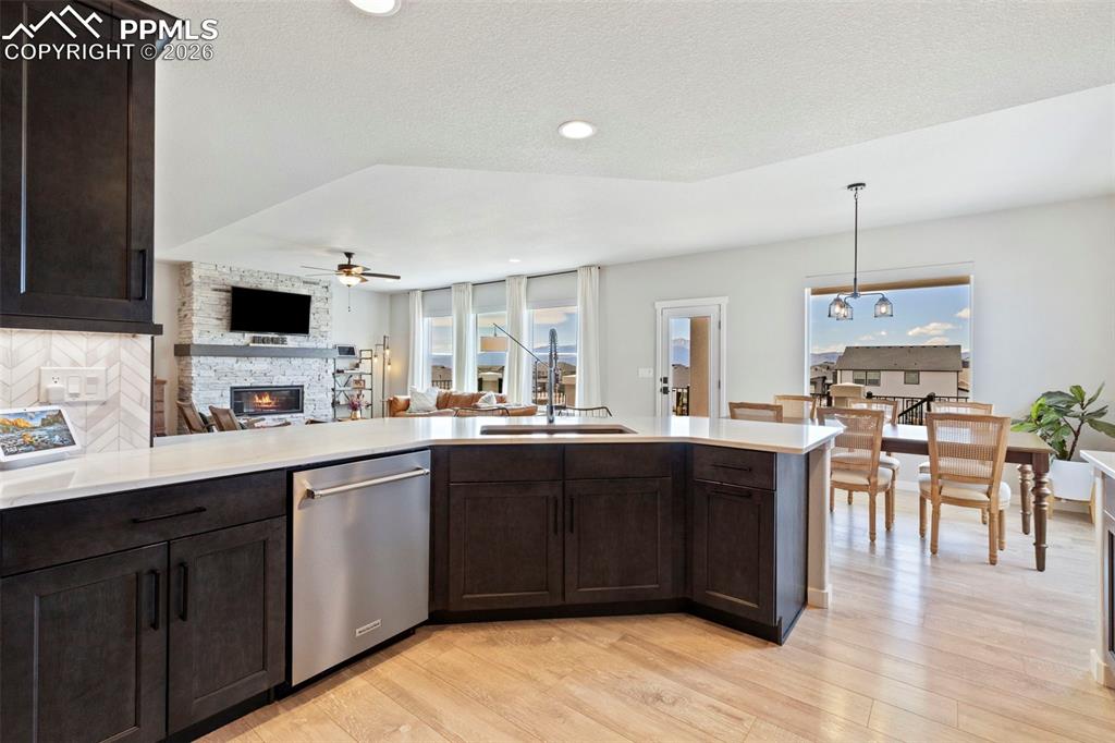 Image 21 of 48: Kitchen