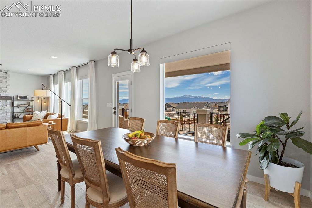 Image 22 of 48: Dining Area