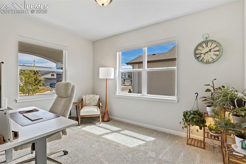 Image 32 of 48: Office