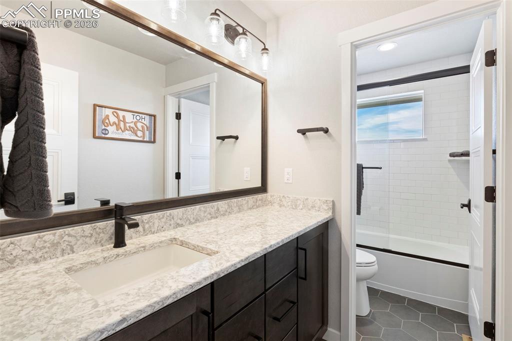 Image 34 of 48: Bathroom