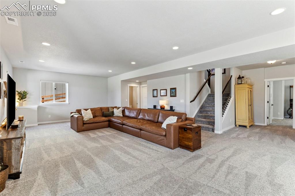 Image 38 of 48: Living Room