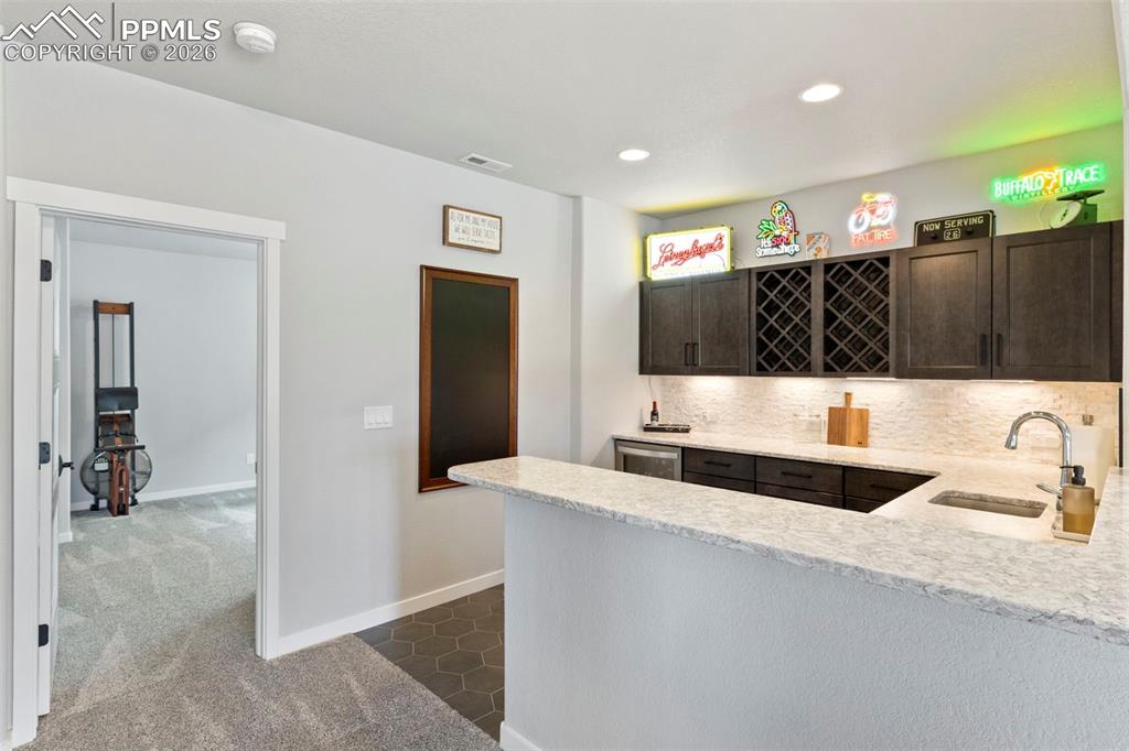 Image 39 of 48: Kitchen