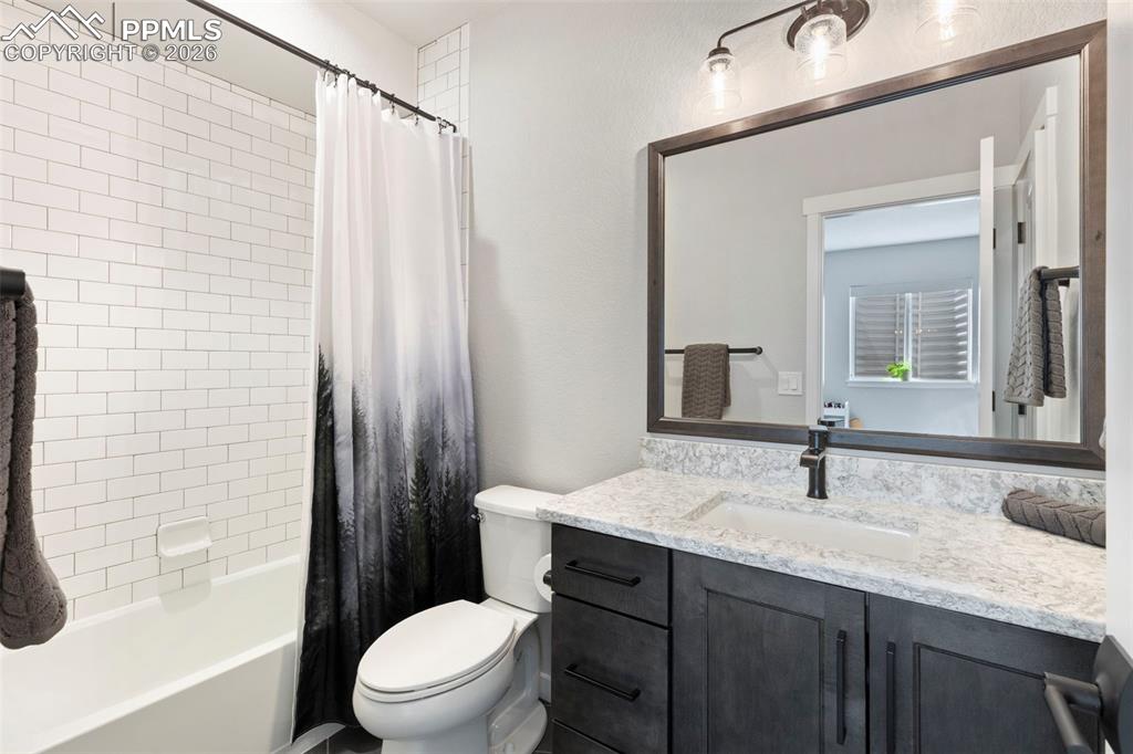 Image 41 of 48: Bathroom