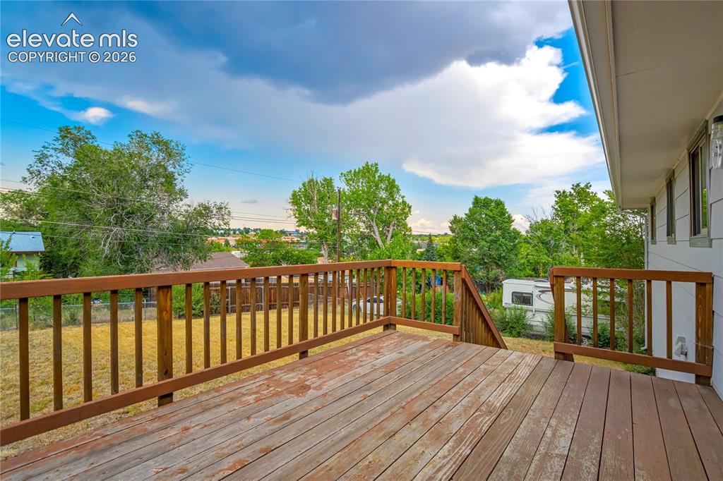 Image 37 of 44: Deck