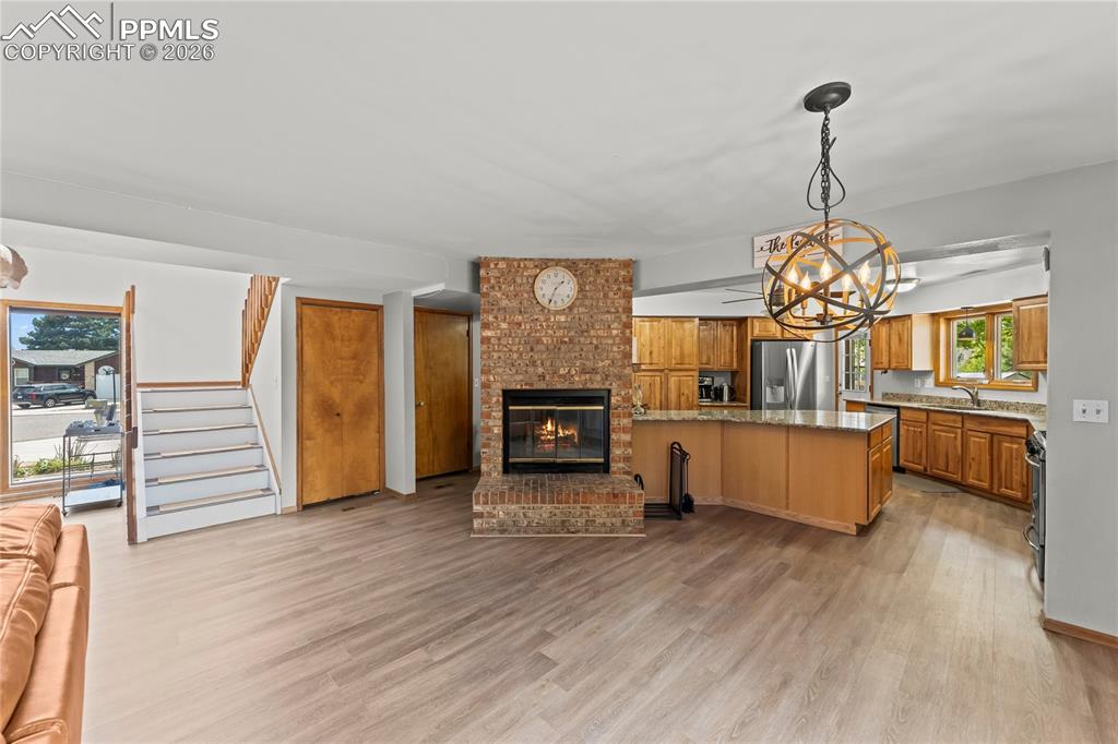 Image 11 of 45: Kitchen